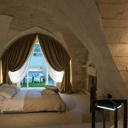 Corte Campanile Boutique 4* Maglie